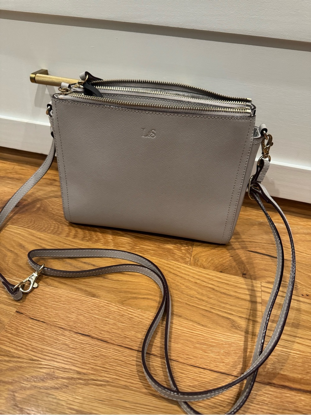 Lo & Sons Leather Crossbody Bag